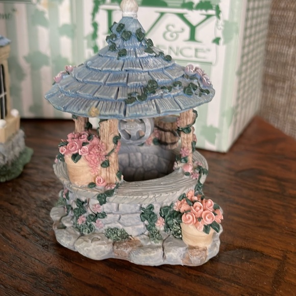 Ivy & Innocence Chapter 1 Parker’s Bed & Breakfast 4 pc - Picture 12 of 15